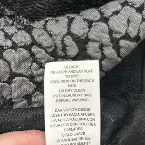 Micheal Kors Skirt Flare Bottom. Size Small - Picture 8 of 11